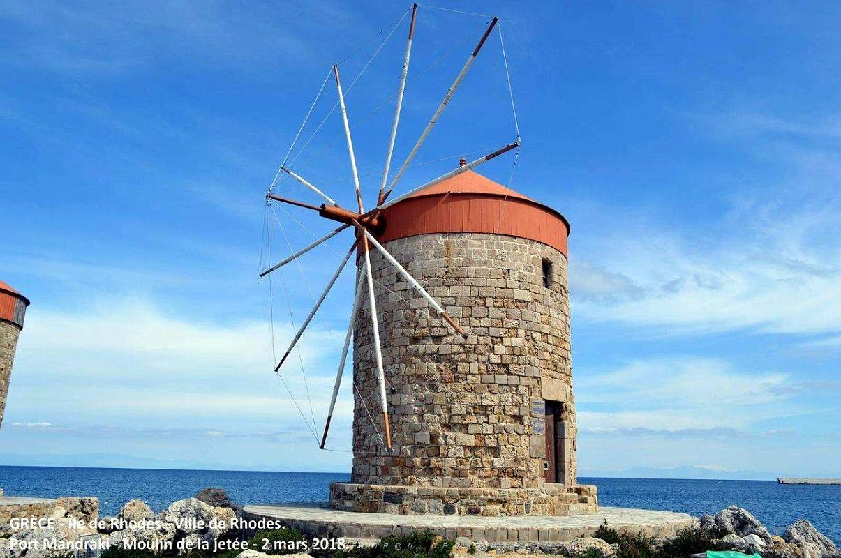 070- Rhodes ville et port d'honneur.JPG